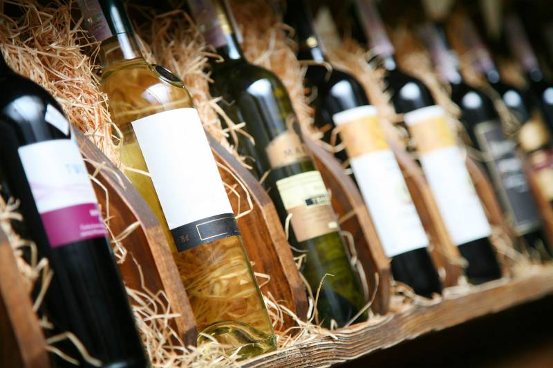 Accords mets et champagnes millésimés dégustés à Carqueiranne : comment équilibrer les saveurs complexes de la truffe noire et des volailles ?