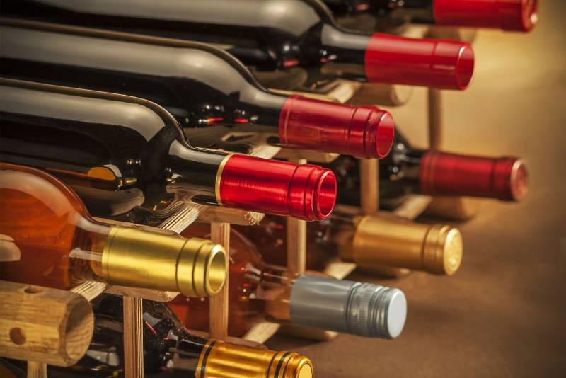 Pourquoi privilégier un vin rouge léger sur des crustacés grillés lors d'une dégustation technique proposée par un caviste réputé de Carqueiranne ?